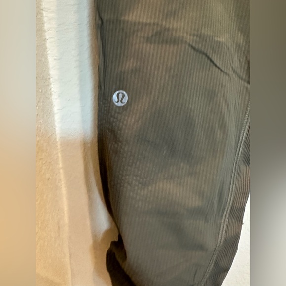 LULULEMON DANCE STUDIO mid rise CROP *sz 6* light olive - Picture 4 of 5